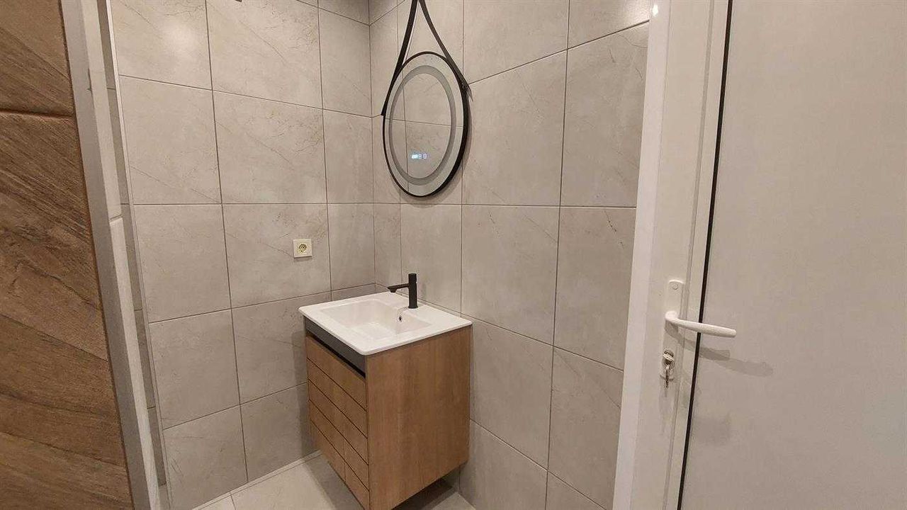 Продава се Тристаен апартамент в Габрово, Център - 62 кв.м за 1358 €/кв.м - Снимка #8