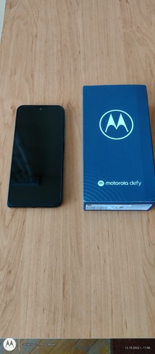 Продавам Motorola Defy