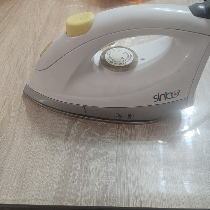 Продаю.     утюг