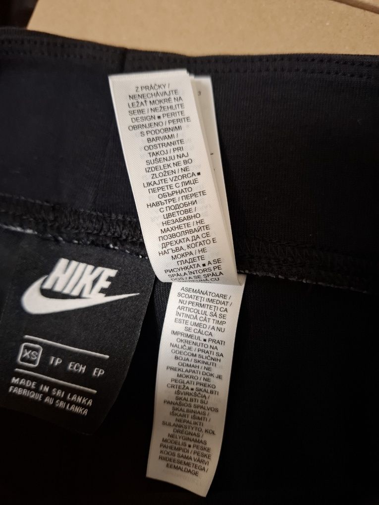 .  Нов без хартиен етикет.  Дамски оригинален клин.  Nike Air. Ном