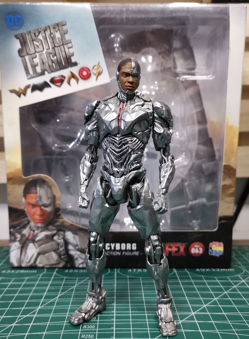 MAFEX 63 Cyborg figurină articulată DC Comics 1/12