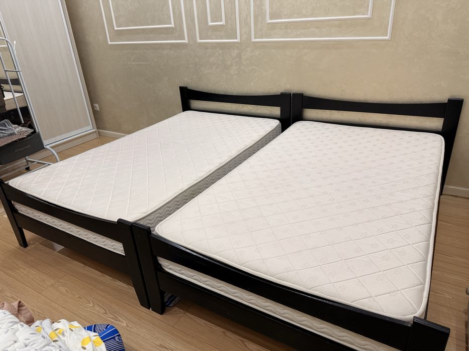 Продам кровать с матрасом большая спинка 2.08*1,71