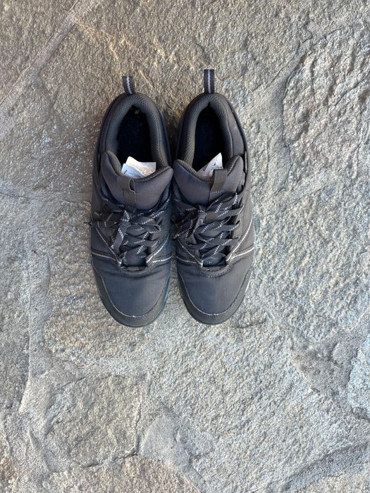 Туристически обувки от Декатлан 40 номер .