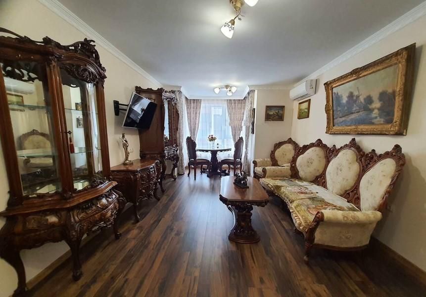 Продава се Четиристаен апартамент в Бургас, Славейков - 130 кв.м за 2124 €/кв.м - Снимка #8