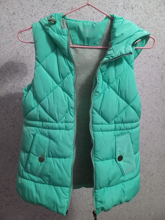 Детская безрукавка в отличном состоянии