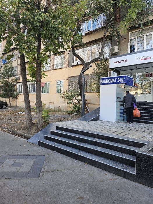 Под нежилое 2х ком.квартира