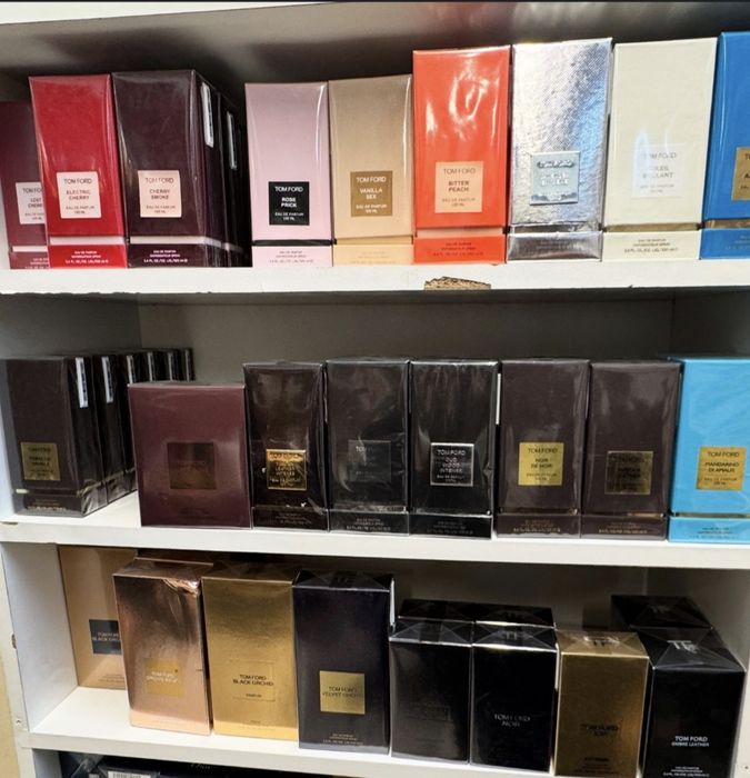 Parfumuri 1/1 persistente !!