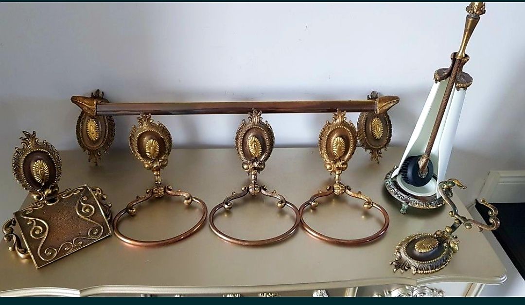 Set vechi din bronz  pentru baie
