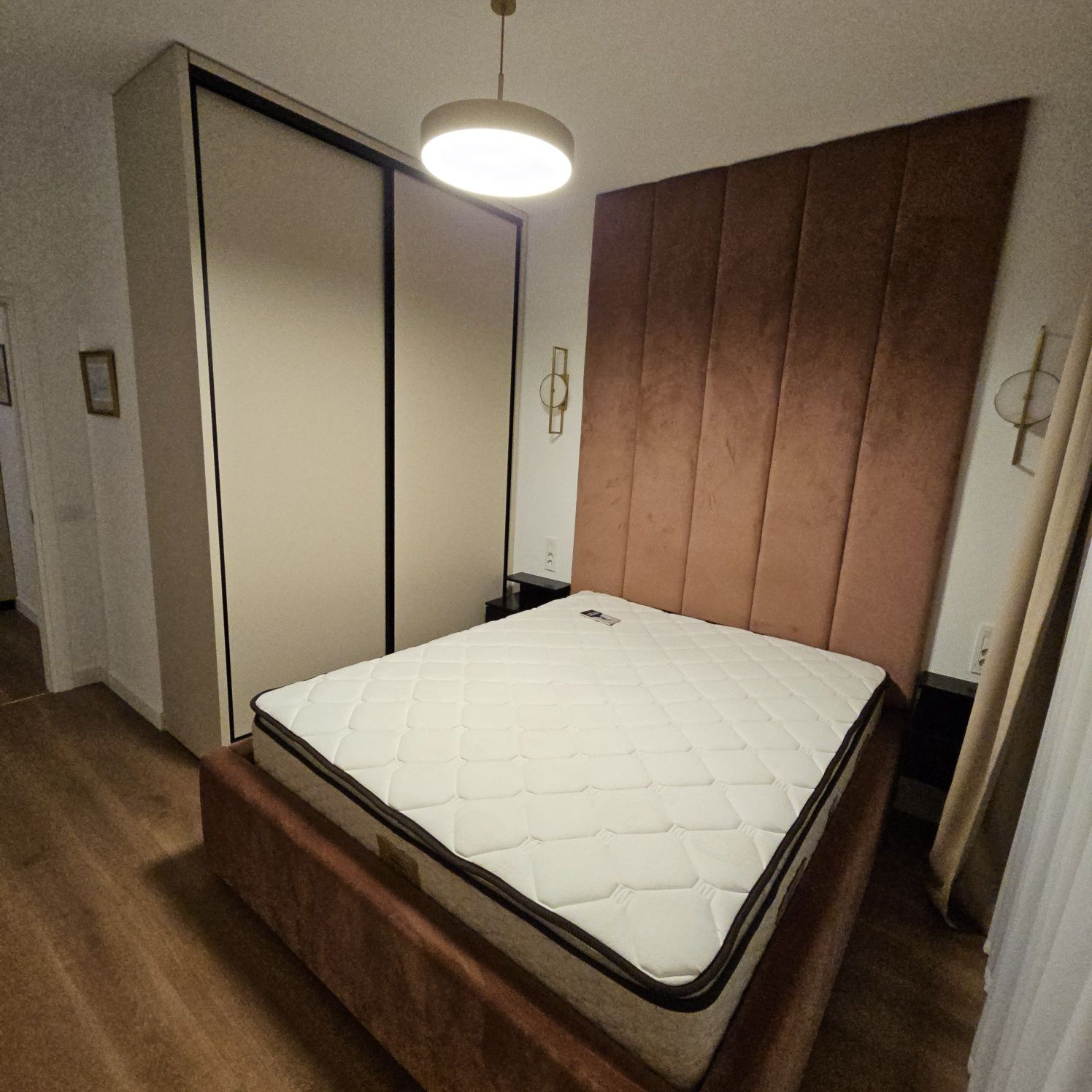 Vând apartament 3 camere mobilat și utilat + parcare în Silk District