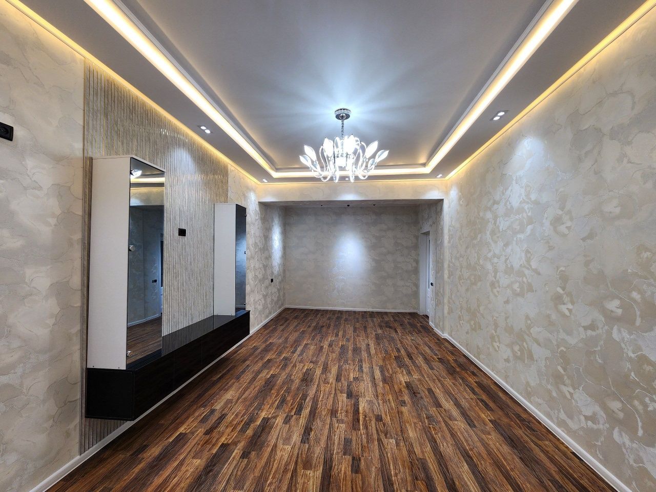 2-xonali 6-qavatda 68m² kvartira sotiladi.
8-qavatli Liftli dom.
Narx:
