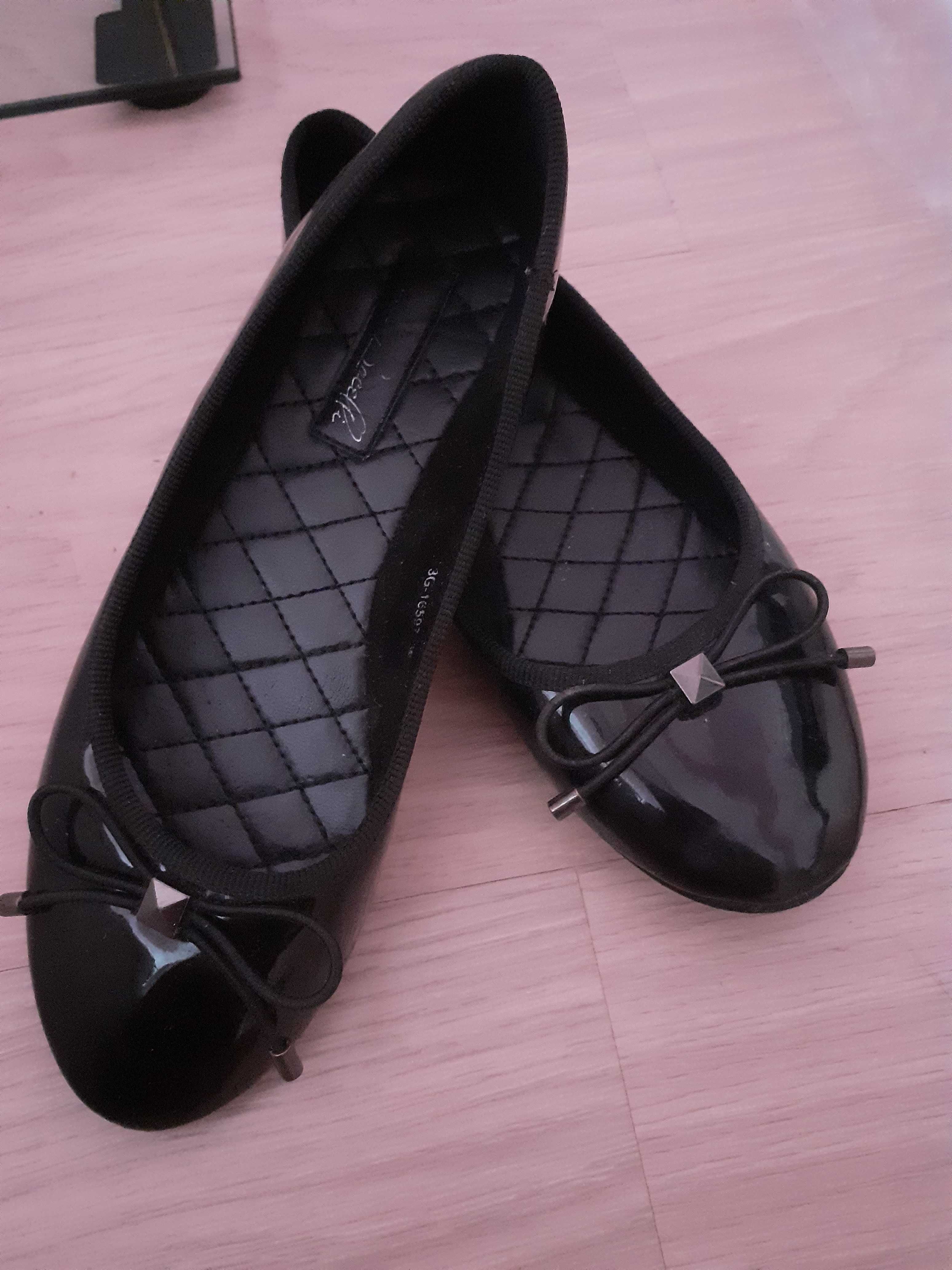 Детски обувки в черно