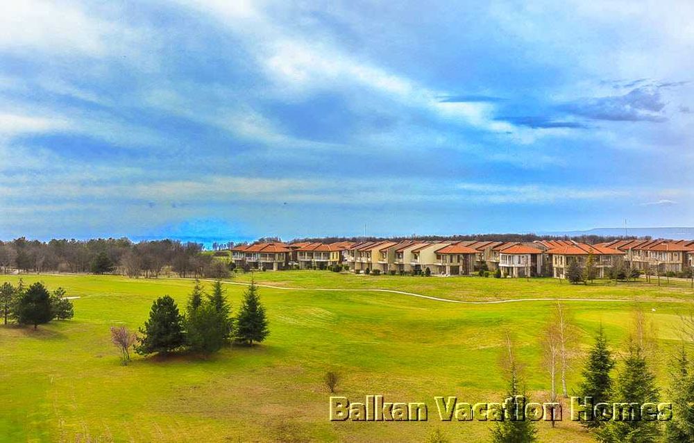 Добре поддържан апартамент в престижен голф комплекс близо до Балчик.