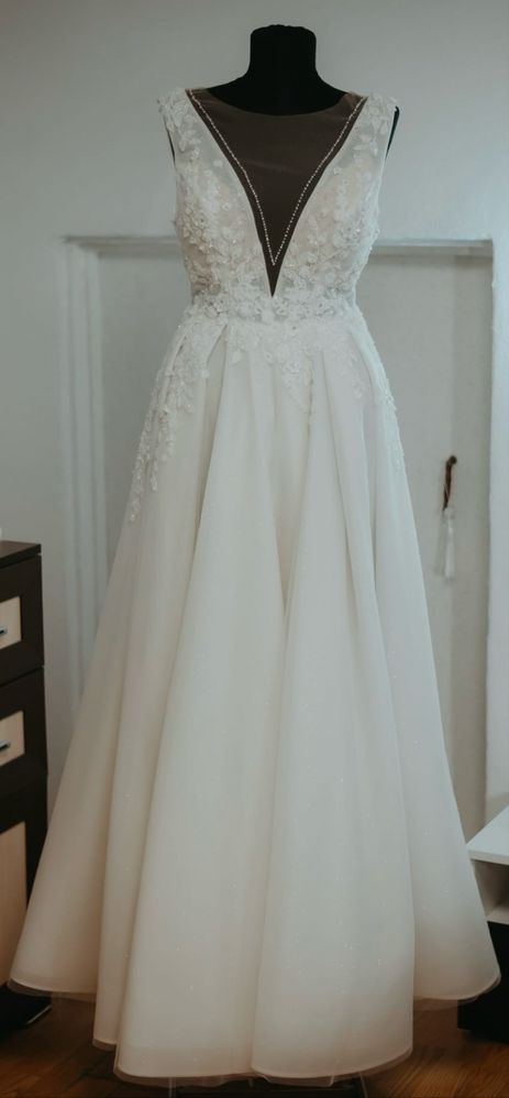 Vând rochie de mireasă stil A-line