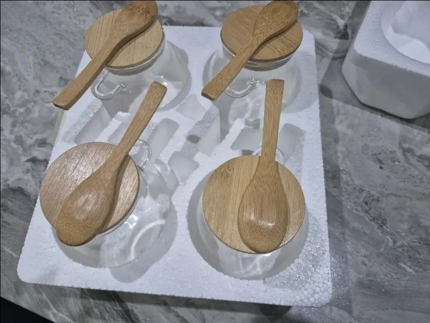 Комплект 4 стъклени бурканчета с дървени капачки и лъжички 340 ml