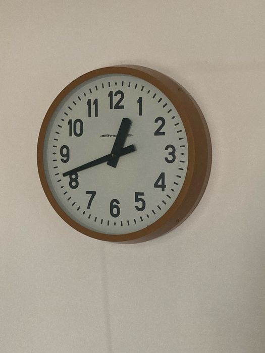 Индустриален гаров стенен часовник