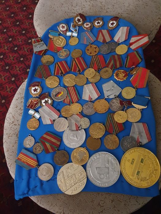 Значки и медали СССР