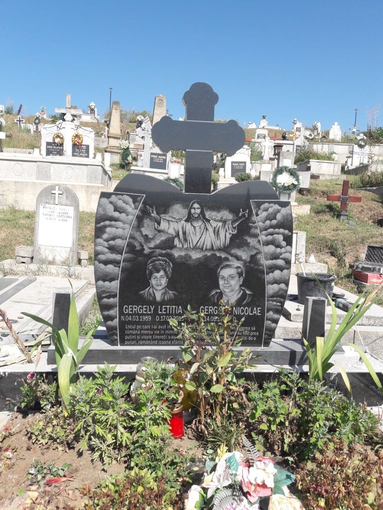 monumente funerare granit marmura.cavouri capace mormant