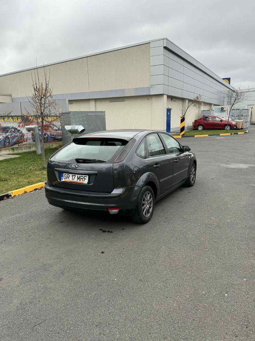 Vand sau schimb ford focus an 2007 motor 1.8 benzina economic