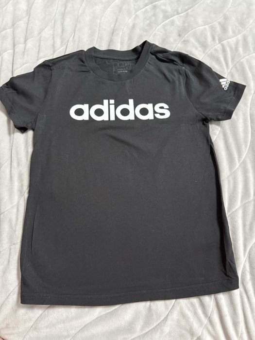 Тениска Adidas.