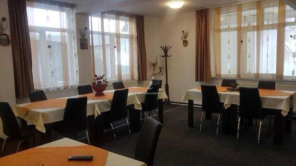Oportunitate de investitie in STRAJA! Pensiune cu 10 camere
