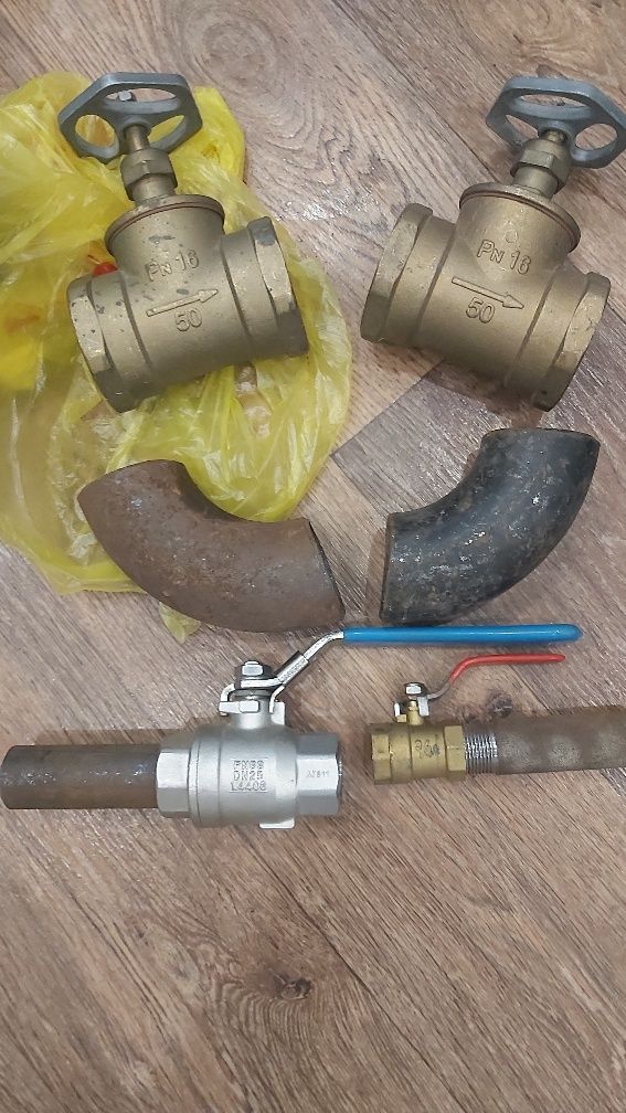 Продаю краны бронзовую