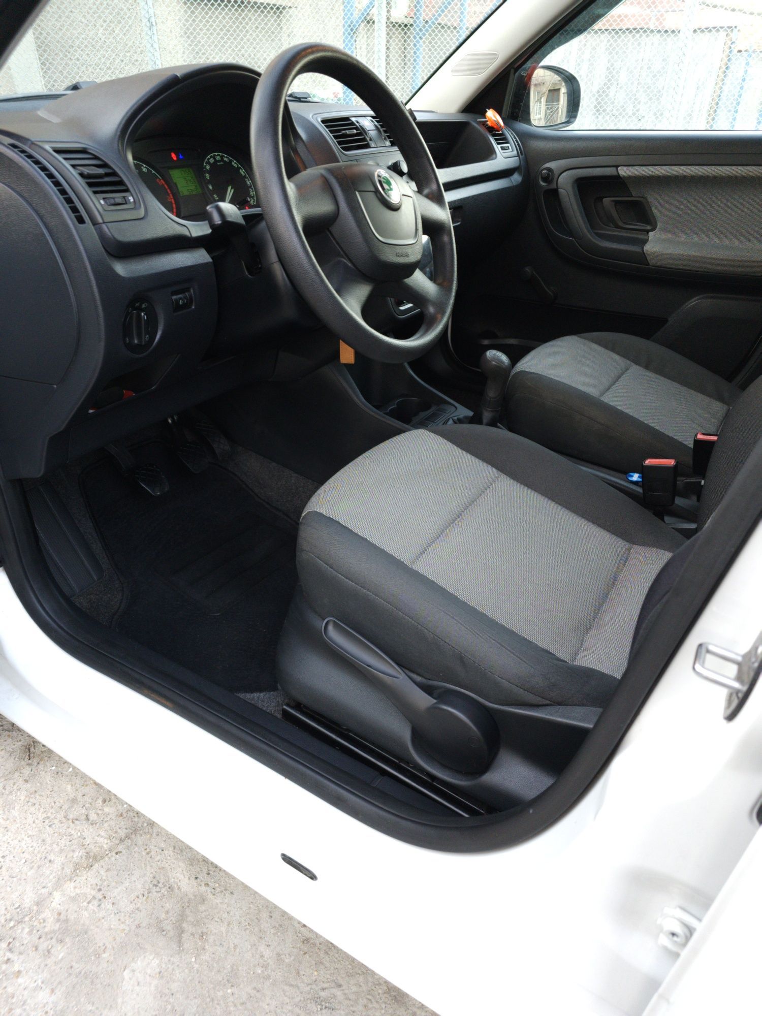 Skoda fabia 1,2 хечбек