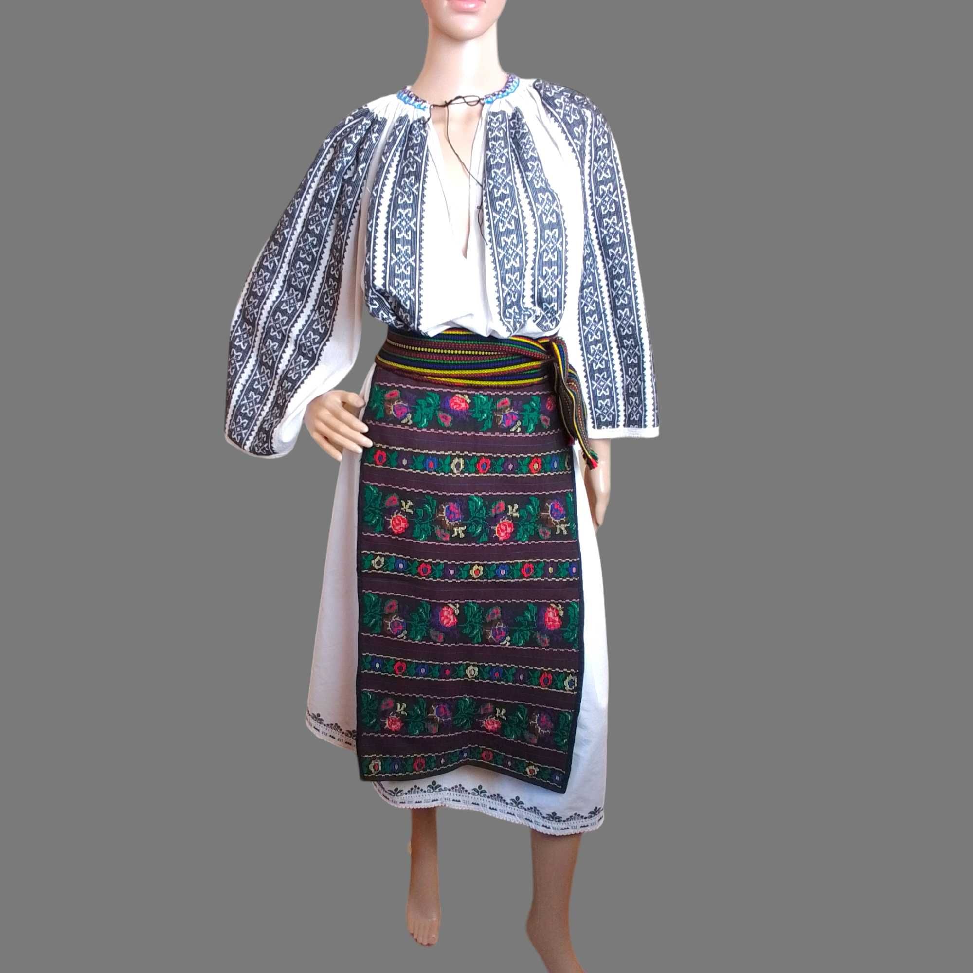 Costum popular vechi lucrat manual masura M-L