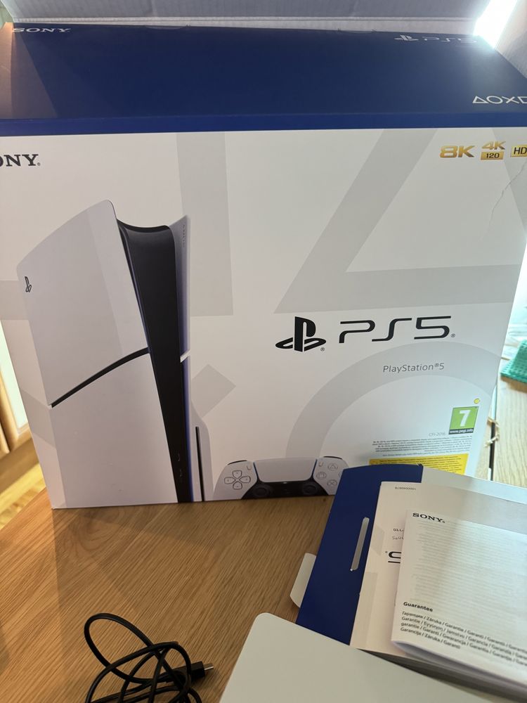 PlayStation slim с 2 контролера