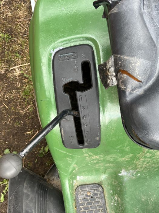 Tractoras tuns gazon Craftsman 17 cp