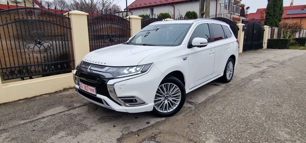 Mitsubishi Outlander PHEV 4WD.TOP/EXTRAFULL/led/piele/trapa/senzori/revizii la zi