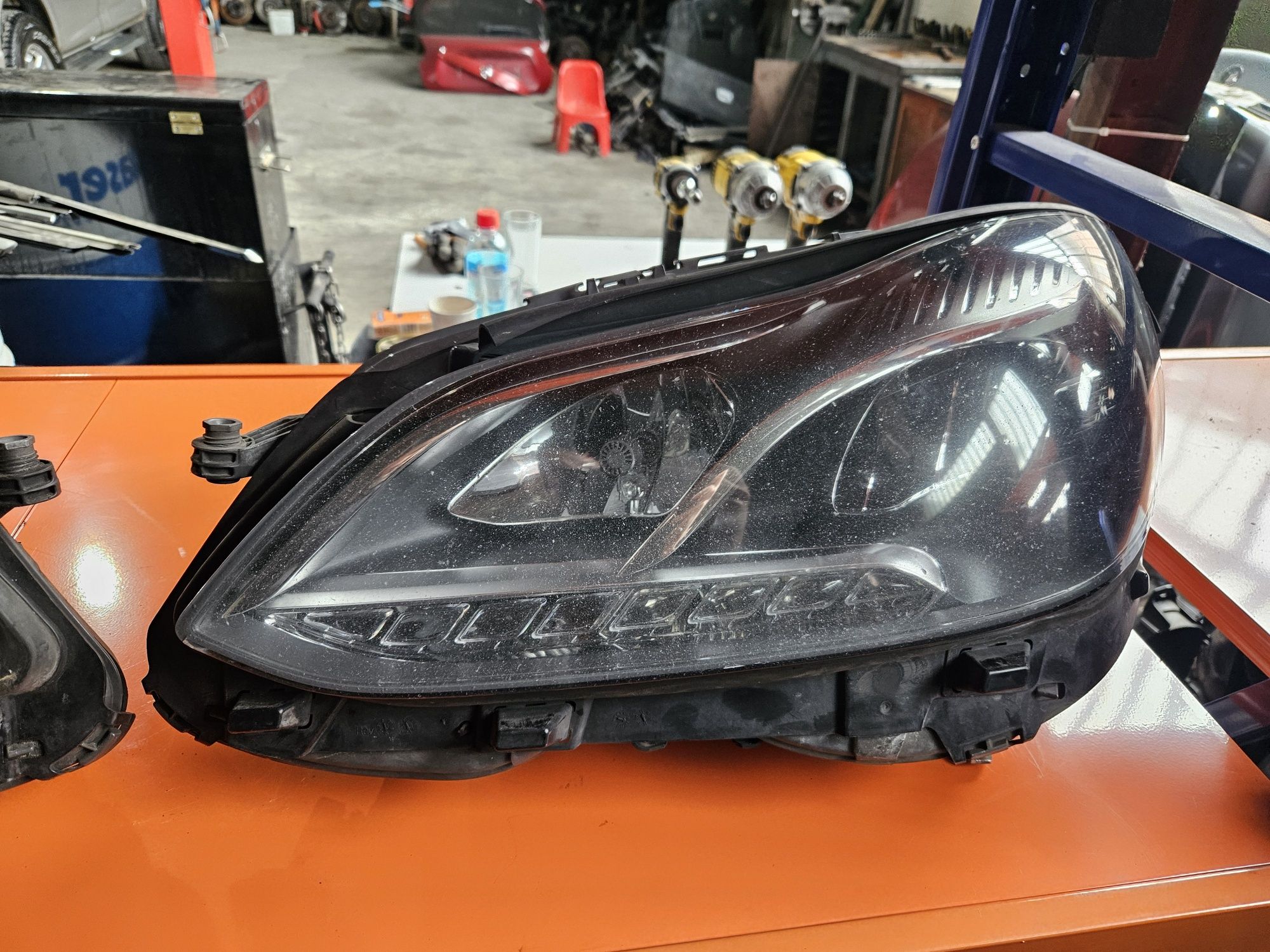 Фарове LED за Мерцедес W212 Facelift