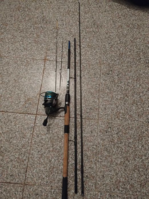 De vânzare echipament pescuit lansete+mulinete