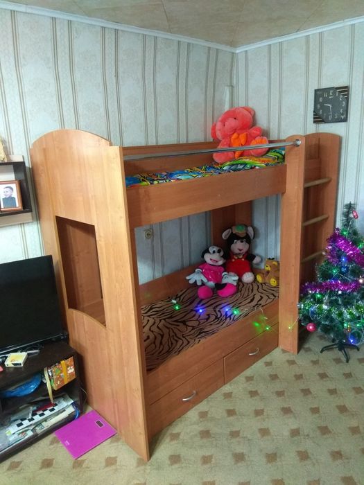 Детская кровать двух'ярусная.