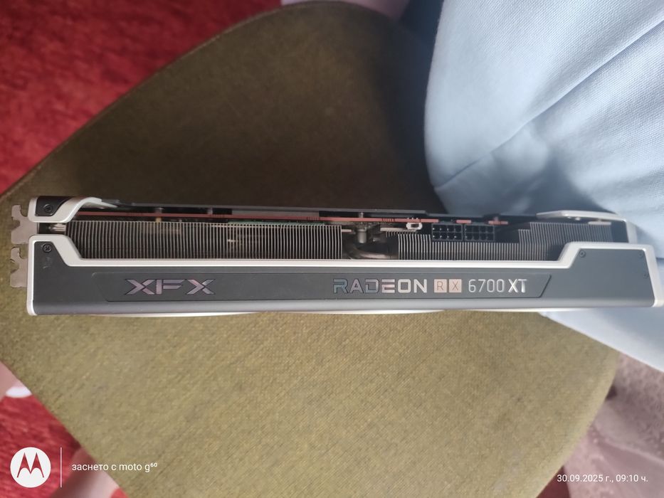 Продавам Видеокарта XFX Radeon RX6700XT