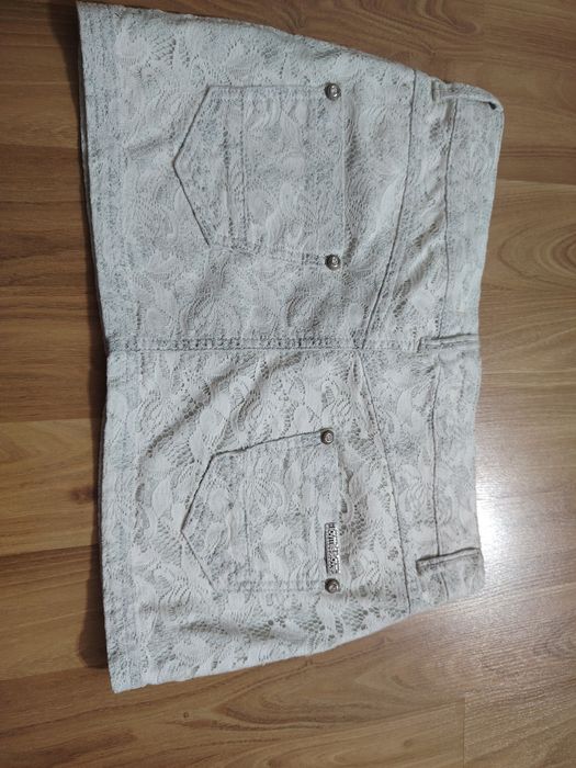 Vând fustițe scurte