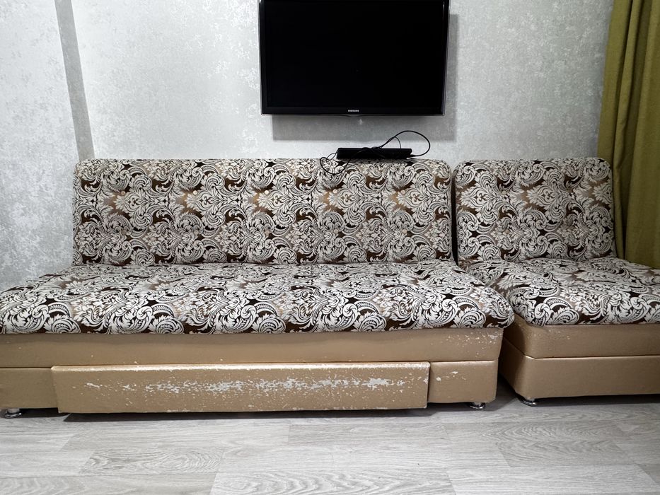 Диван и два кресла