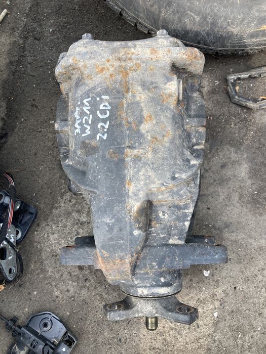 Mercedes w211 седан 2.2cdi ръчка 6скорости Диференциал