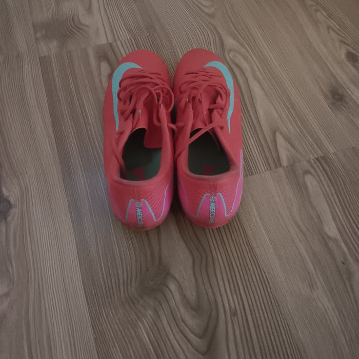 Ghete nike de teren iarba