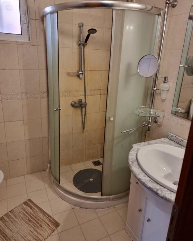 Дава се под наем Тристаен апартамент в София, Лозенец - 86 кв.м за 650 € - Снимка #6