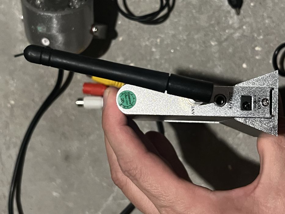 Безжична камера за наблюдение с приемник