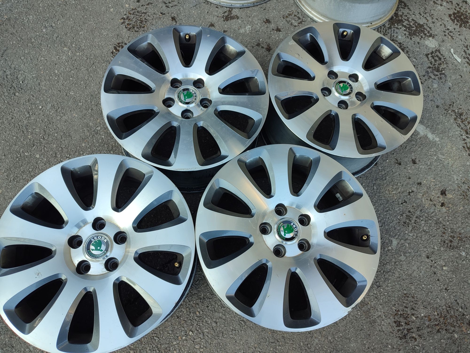 17" оригинални алуминиеви джанти за Skoda