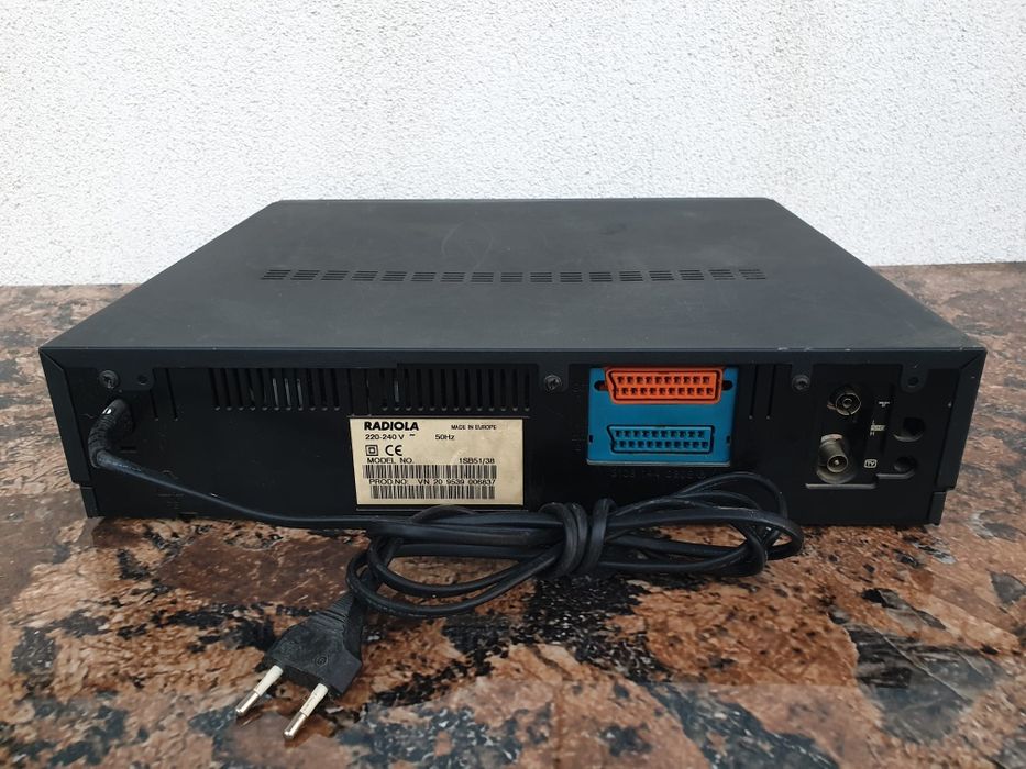 Vând video marca RADIOLA  model 1SB51|38, made in Europe 
Vând video m