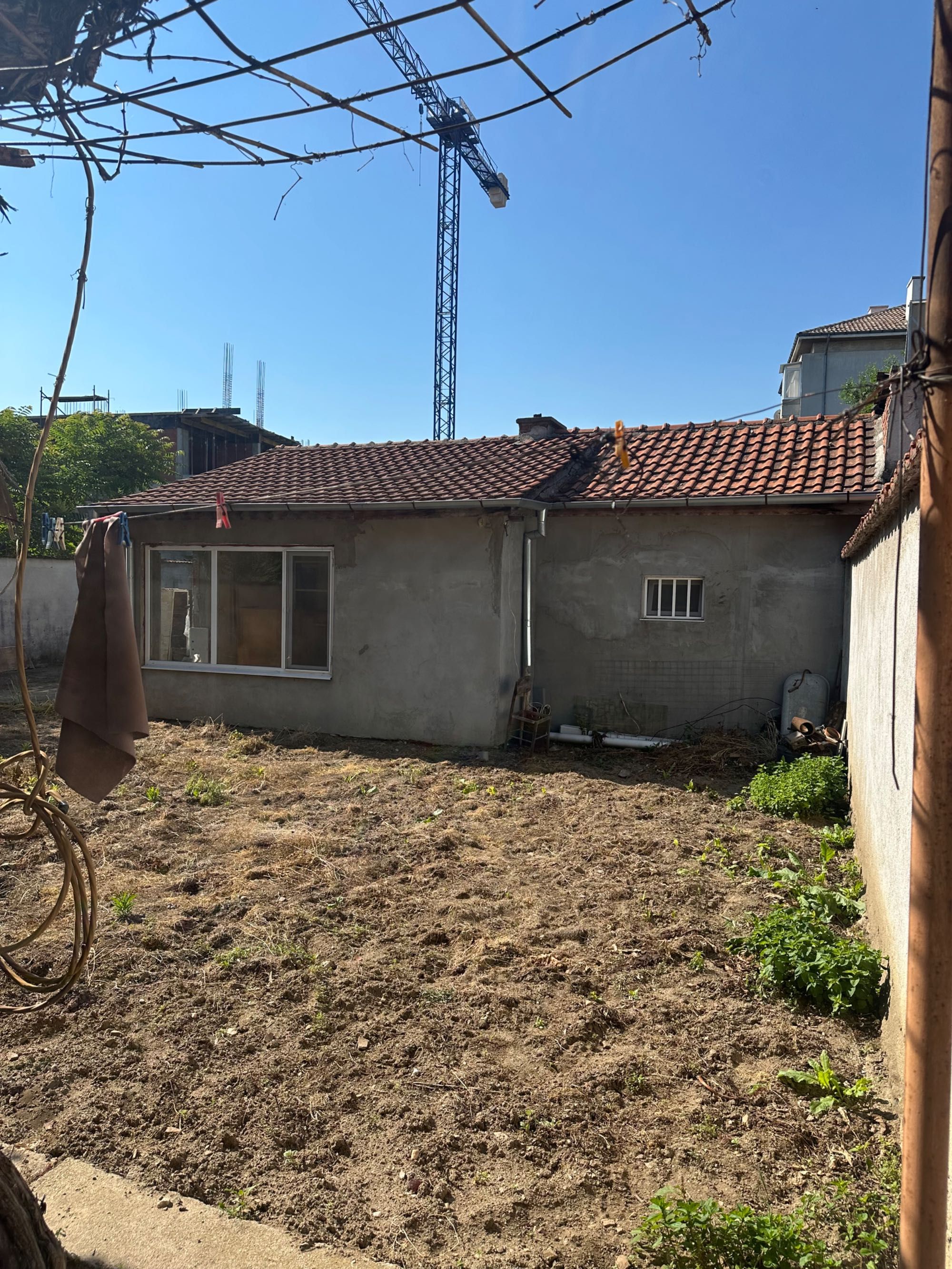 Продавам масивна триетажна къща в центъра на Свиленград (първа зона)