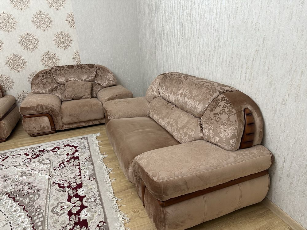 Диван мягкий коричневый