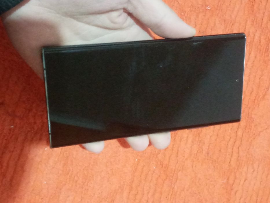 S22ultra ekrani ketgan