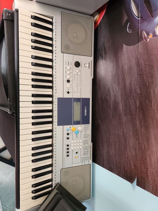 Продавам Синтезатор Yamaha PSR-E323 – Идеален за Начинаещи!
Портативен