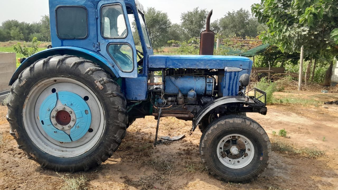 Traktor 40 sotiladi