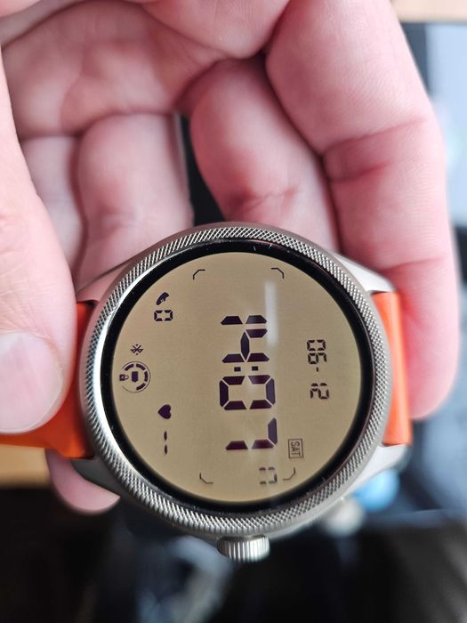 Продавам смарт часовник TicWatch Pro 5