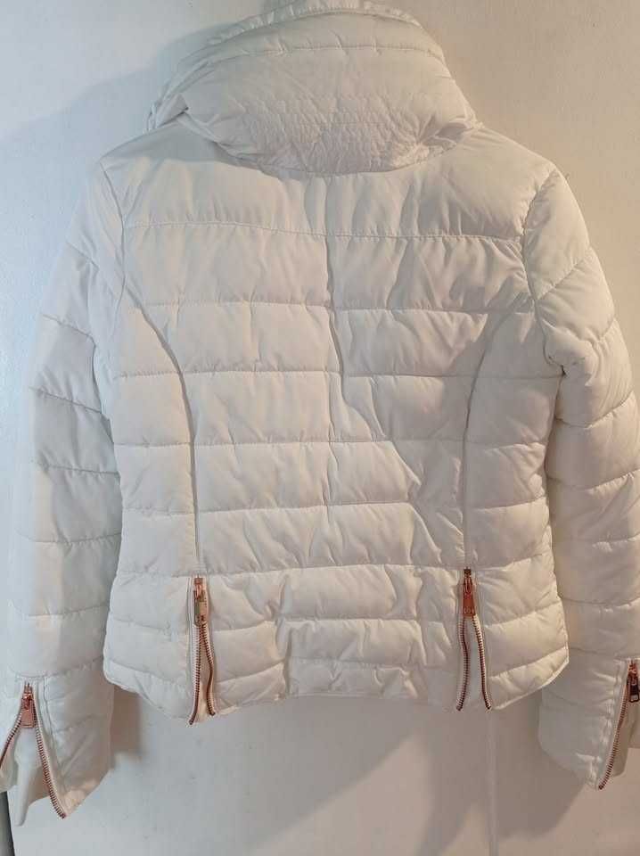 Продавам зимно дамско яке Zara - снежно бяло. Отлично. РАЗМЕР S.