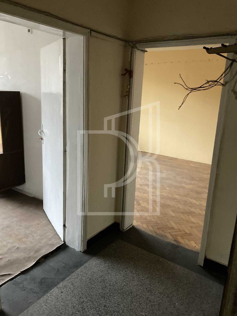 Продава се Тристаен апартамент в Хасково, Център - 66 кв.м за 999 €/кв.м - Снимка #3